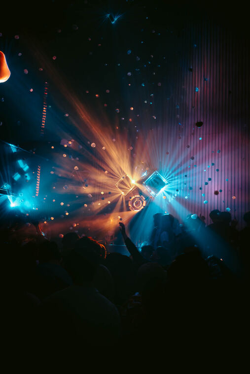 Beams breaking over the room